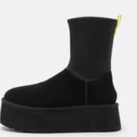 UGG Women’s Classic Dipper Boots in Black size 6 - Picture 1 of 5
